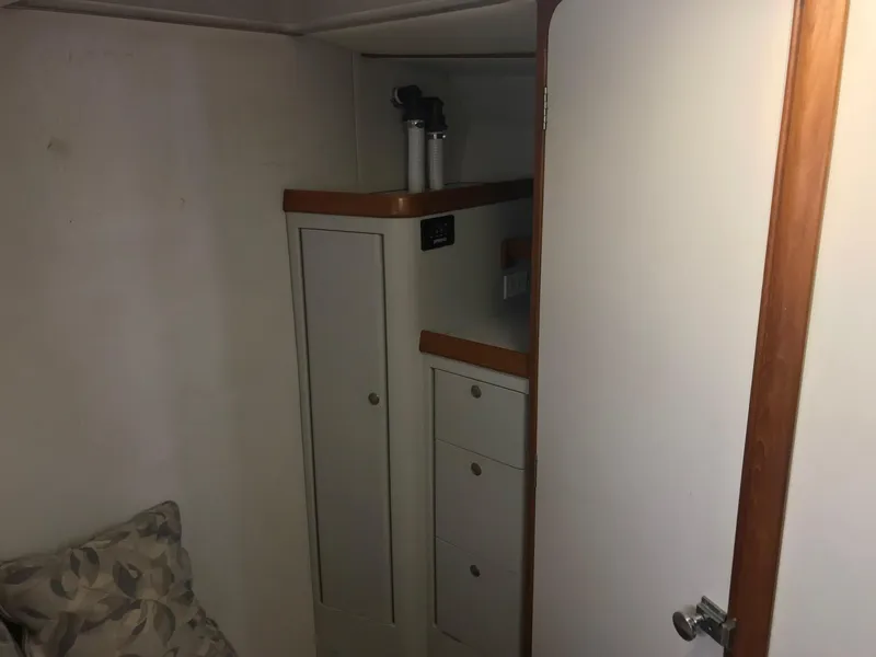 Fwd cabin storage