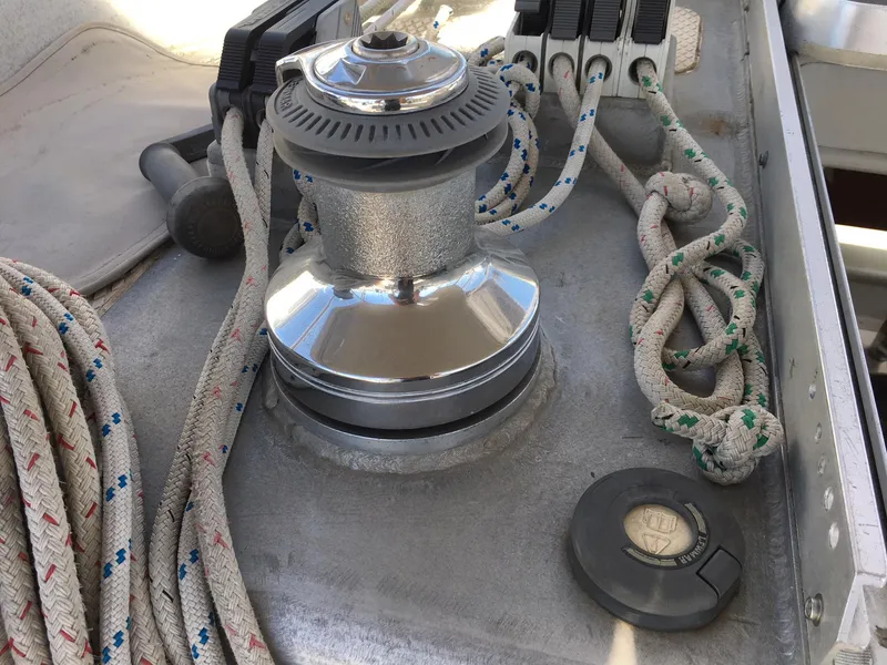 Electric winch port