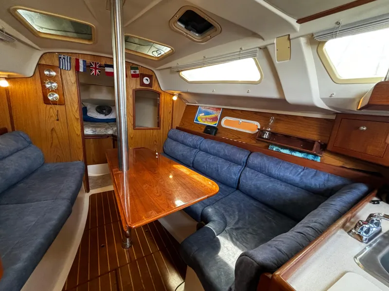 2000 Hunter 320