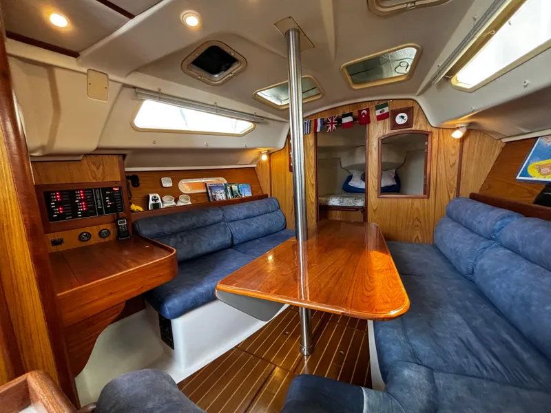 2000 Hunter 320
