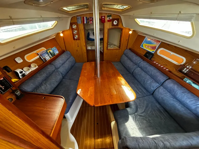 2000 Hunter 320