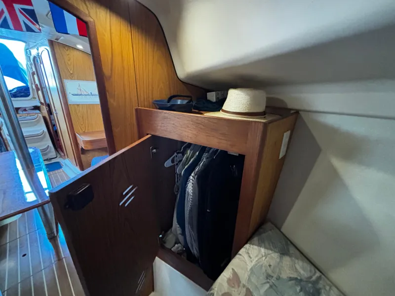 2000 Hunter 320