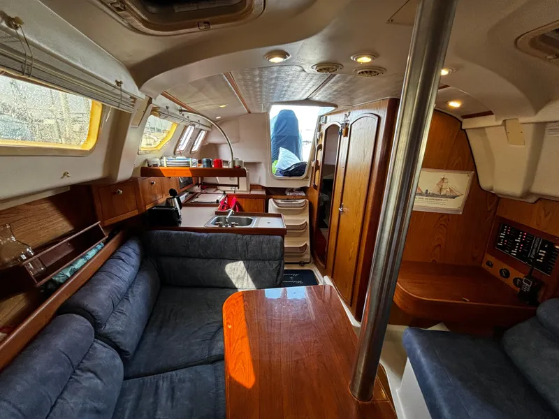 2000 Hunter 320