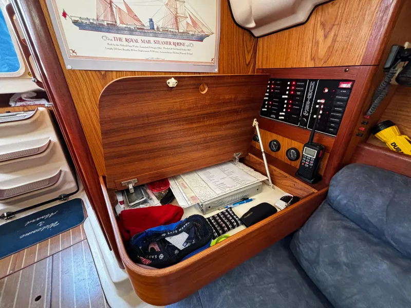2000 Hunter 320