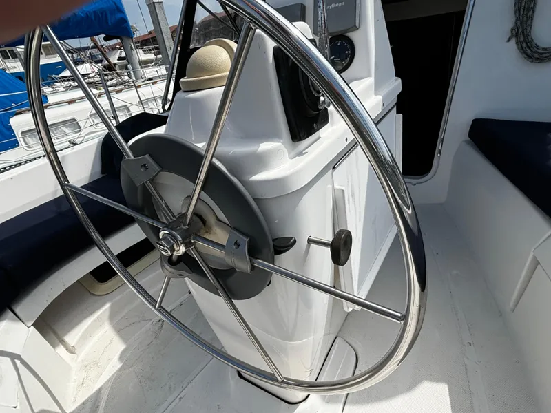 2000 Hunter 320