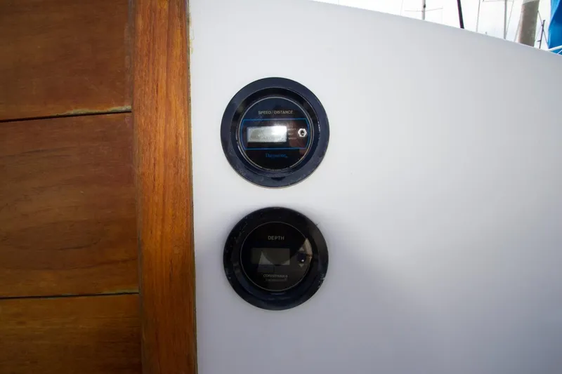 Knot Log & Depth Sounder