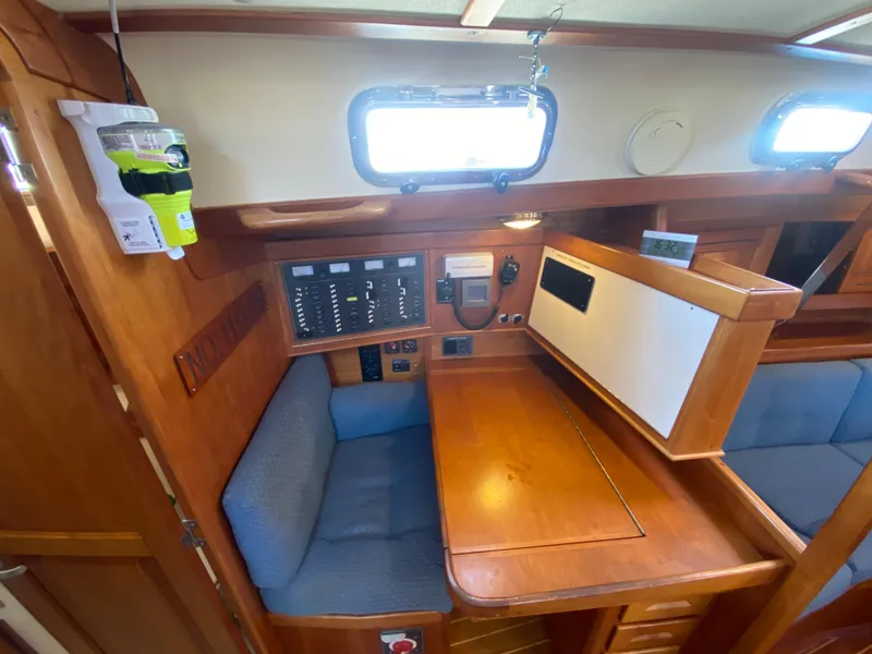 2000 Tartan 3700