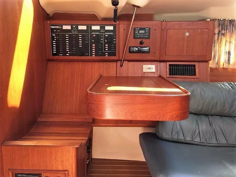 1998 Hunter 410