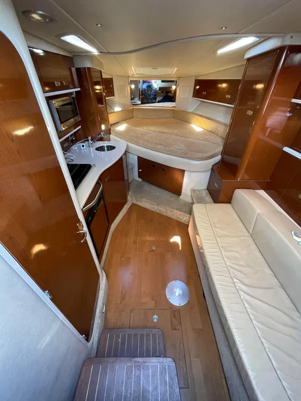 2011 Sea Ray Sundancer 330
