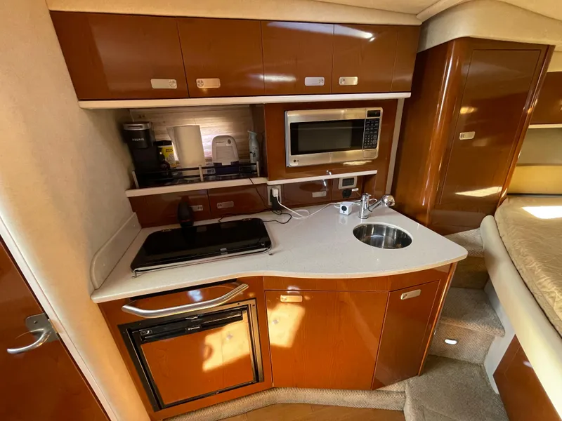 2011 Sea Ray Sundancer 330