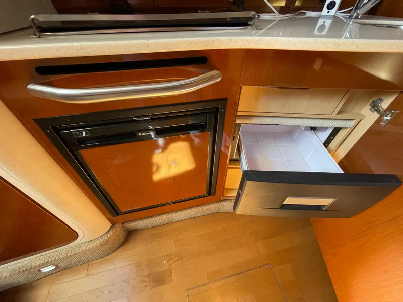 2011 Sea Ray Sundancer 330