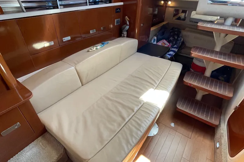 2011 Sea Ray Sundancer 330