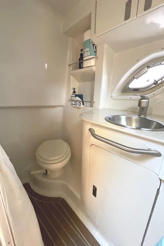 2011 Sea Ray Sundancer 330
