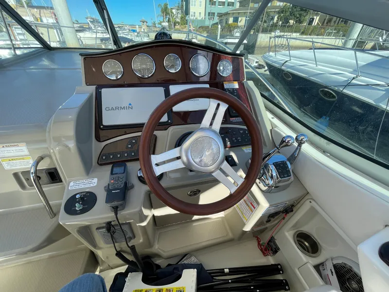 2011 Sea Ray Sundancer 330