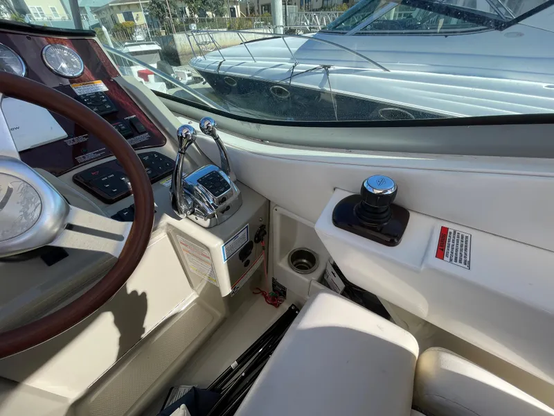 2011 Sea Ray Sundancer 330