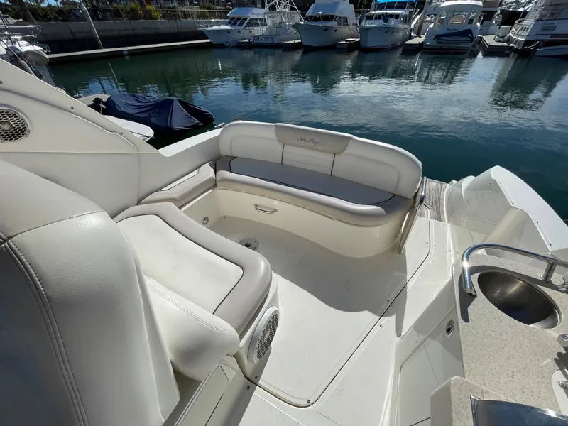 2011 Sea Ray Sundancer 330