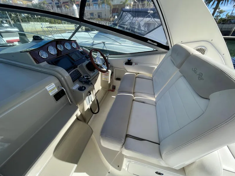 2011 Sea Ray Sundancer 330