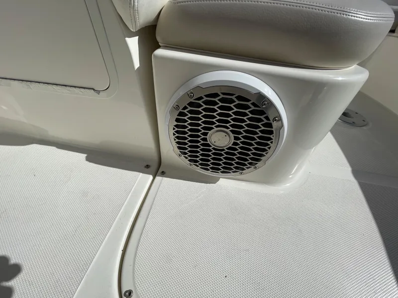 2011 Sea Ray Sundancer 330