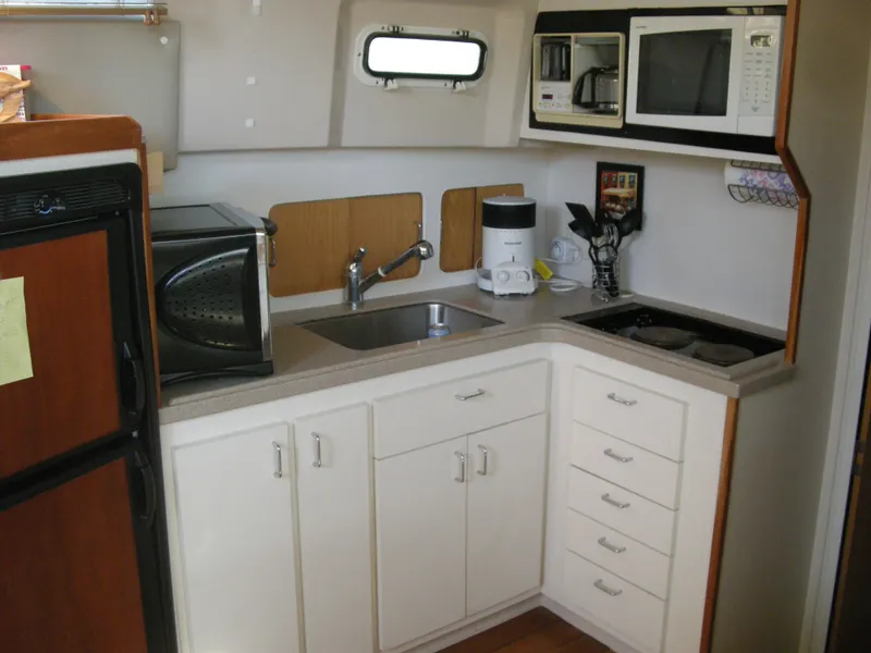 1996 Mainship 37 Motor Yacht