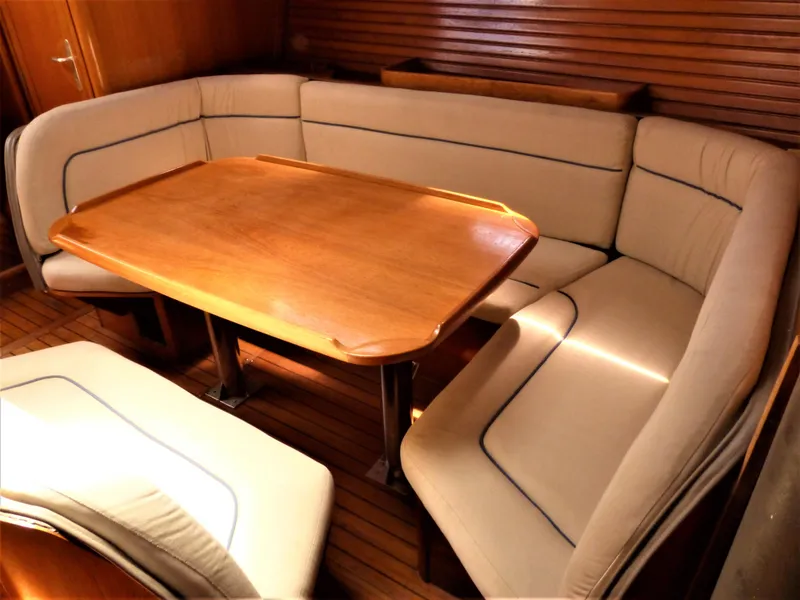 1990 Jeanneau Sun Magic 44