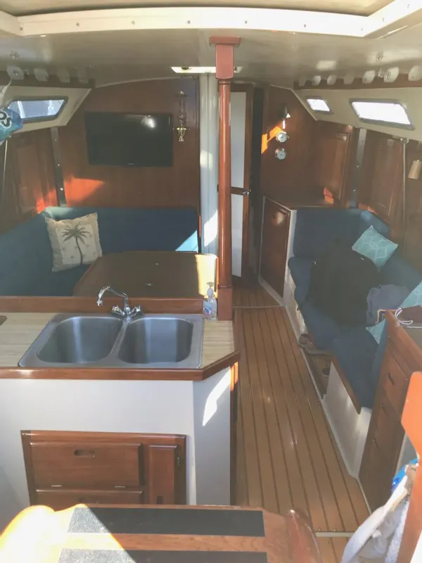 1983 Catalina Sloop