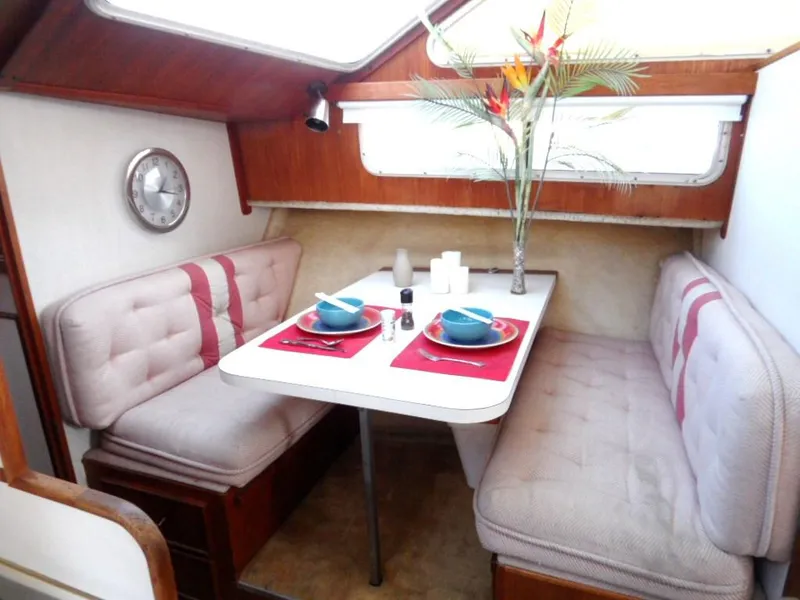 1986 Tollycraft Cockpit Motor Yacht