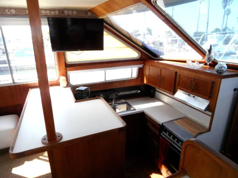 1986 Tollycraft Cockpit Motor Yacht