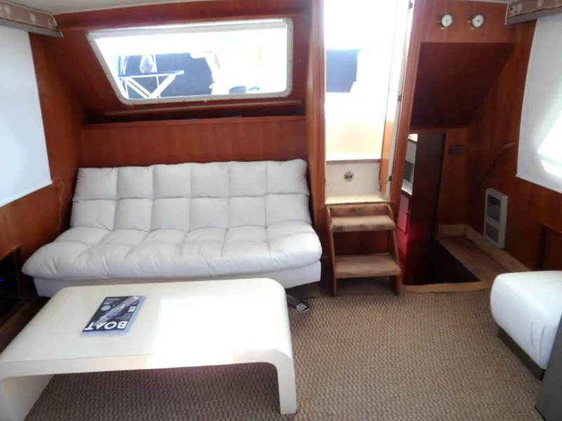 1986 Tollycraft Cockpit Motor Yacht