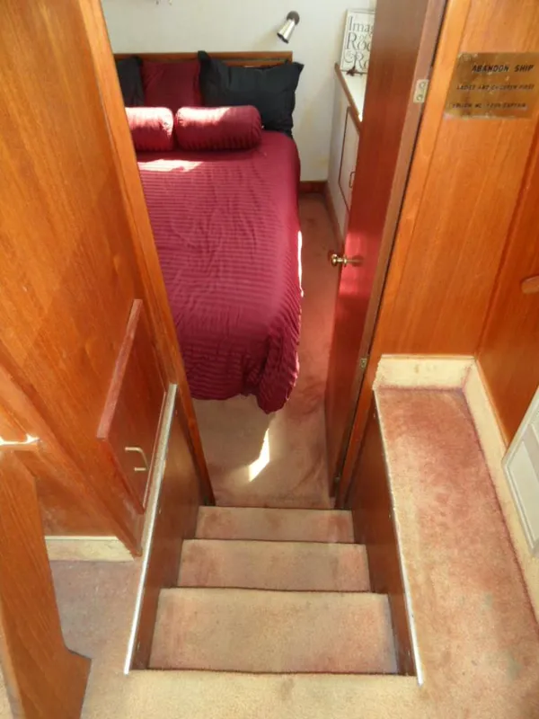 1986 Tollycraft Cockpit Motor Yacht