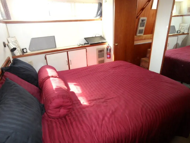 1986 Tollycraft Cockpit Motor Yacht