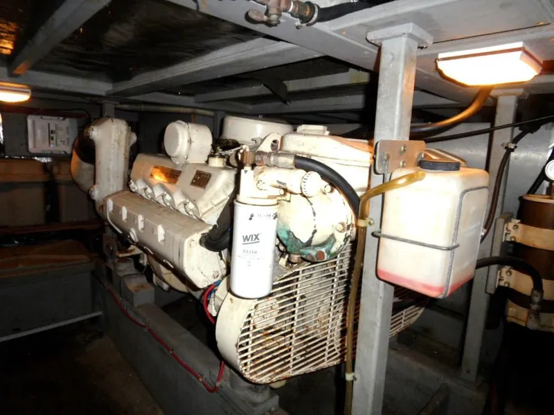 1986 Tollycraft Cockpit Motor Yacht