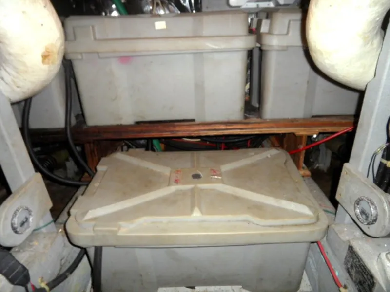 1986 Tollycraft Cockpit Motor Yacht