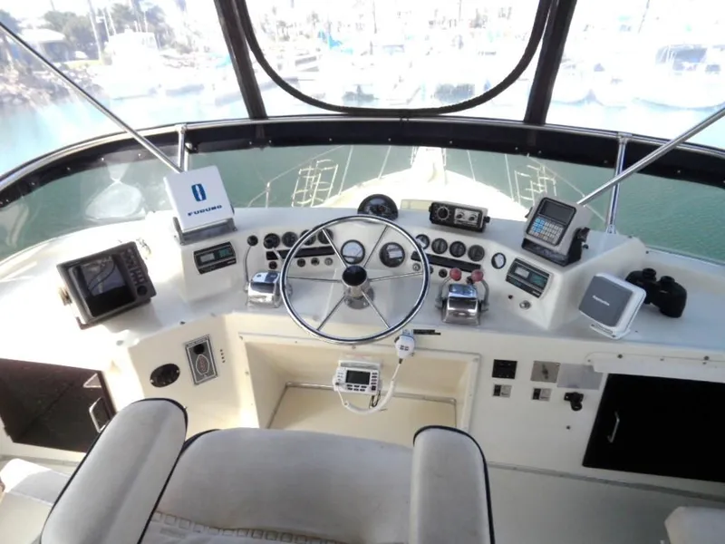 1986 Tollycraft Cockpit Motor Yacht