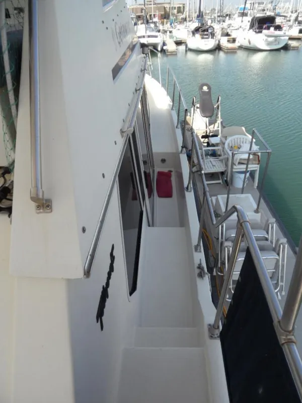 1986 Tollycraft Cockpit Motor Yacht