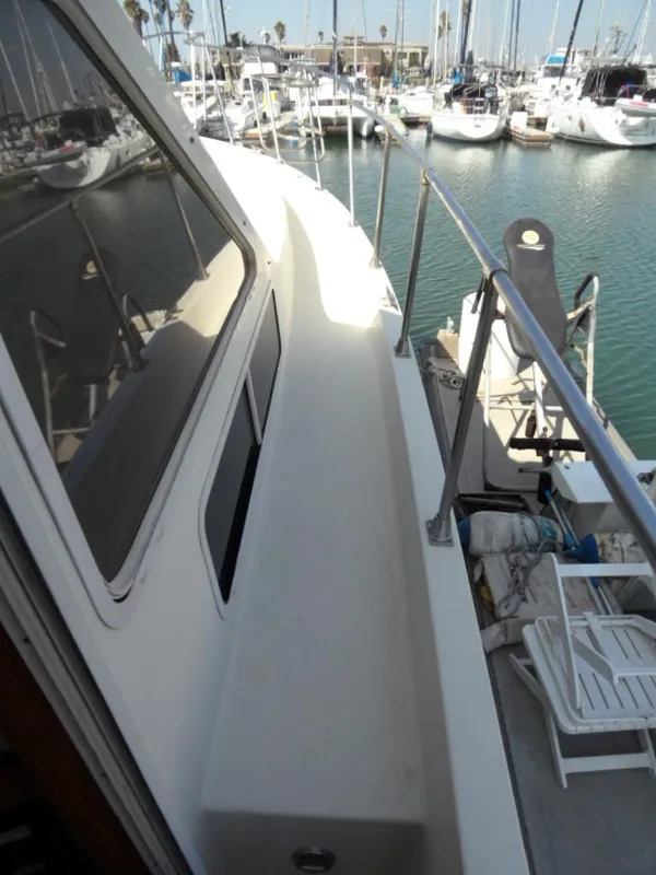 1986 Tollycraft Cockpit Motor Yacht