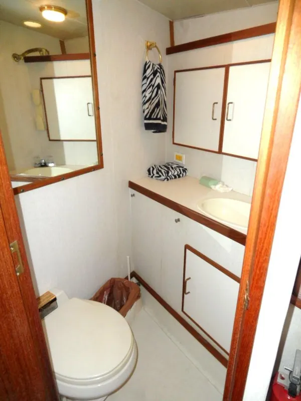 1986 Tollycraft Cockpit Motor Yacht