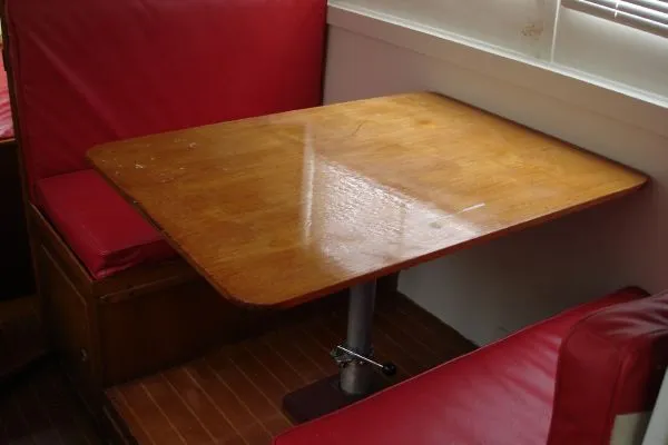 Dinette-Stb side