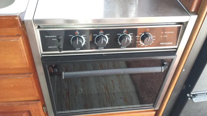 3-Burner Princess Stove w/ Oven