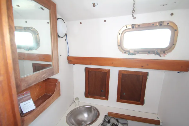 Head Porthole