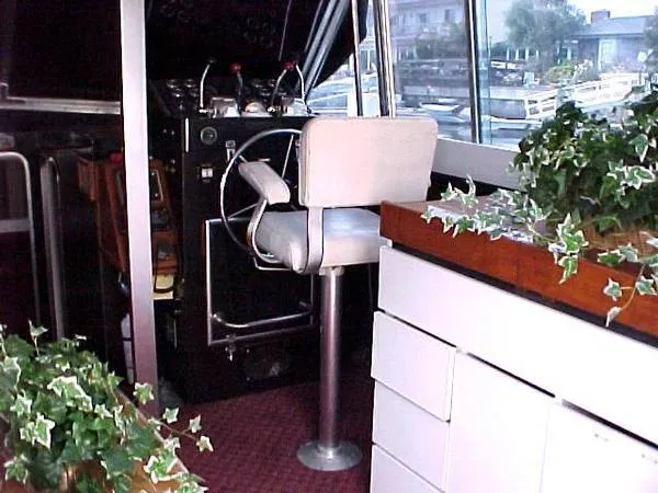 1977 Chris-Craft Flybridge Sedan