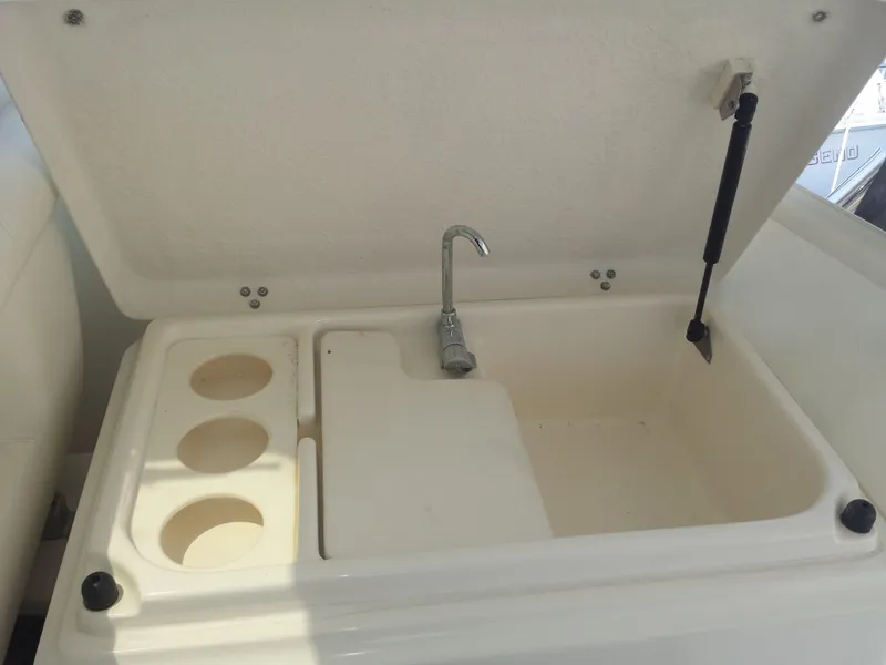 Wet Bar in Helm Area