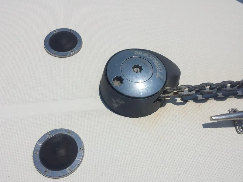 Electric Windlass w/ Deck Controls