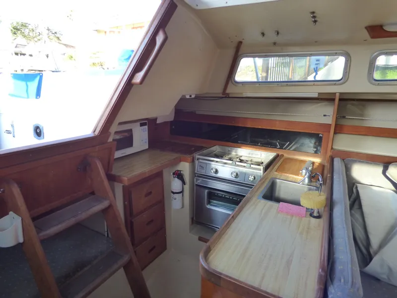 1985 Catalina 30