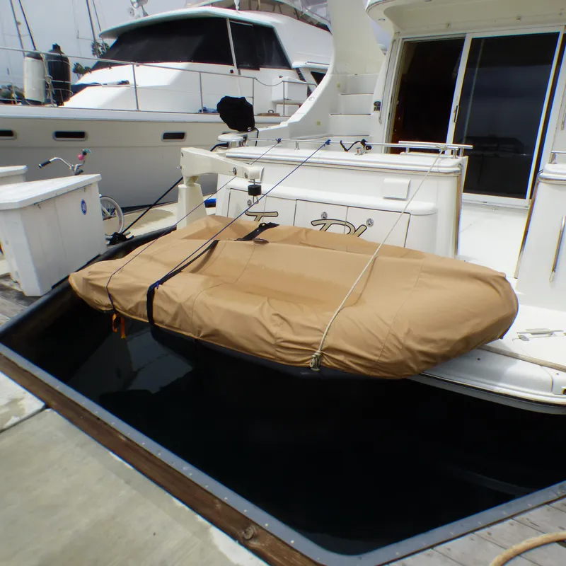 2004 Carver 42 Mariner
