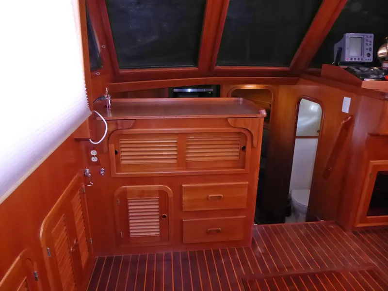 Salon to galley counter