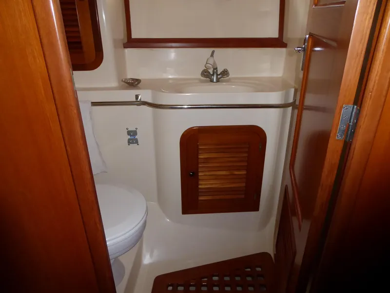 Ensuite head