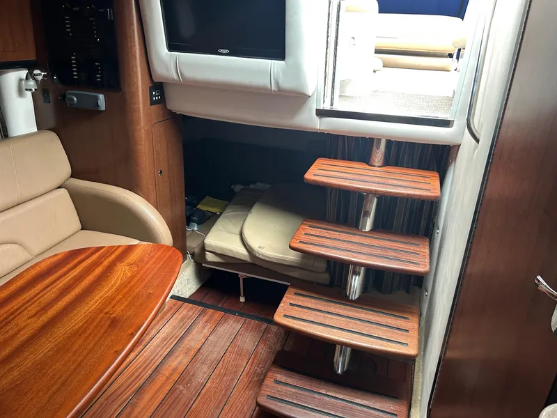 Mid-Cabin Berth/Storage