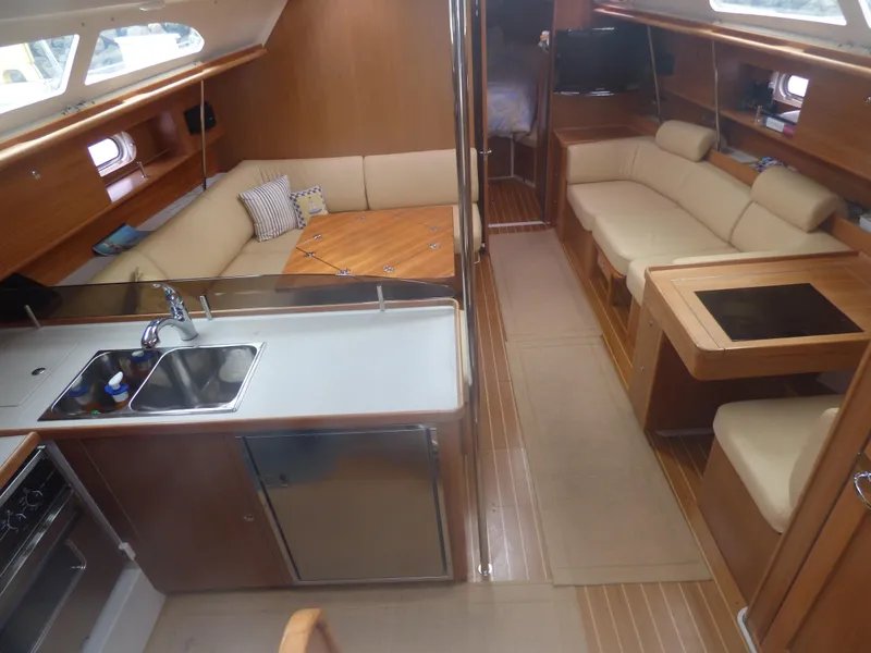 2010 Catalina 445
