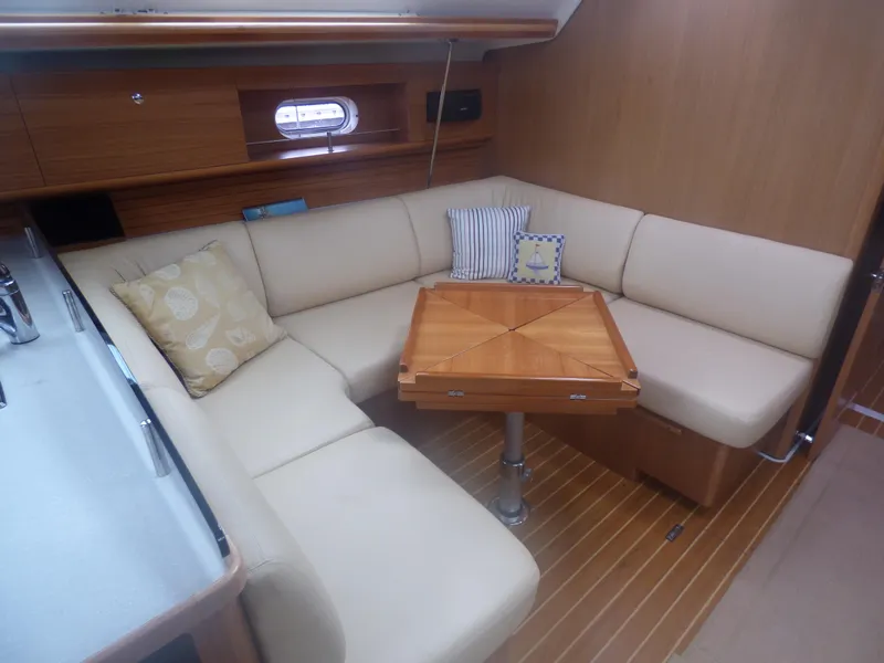 2010 Catalina 445