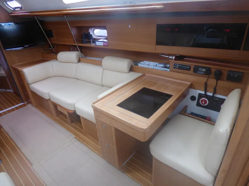 2010 Catalina 445